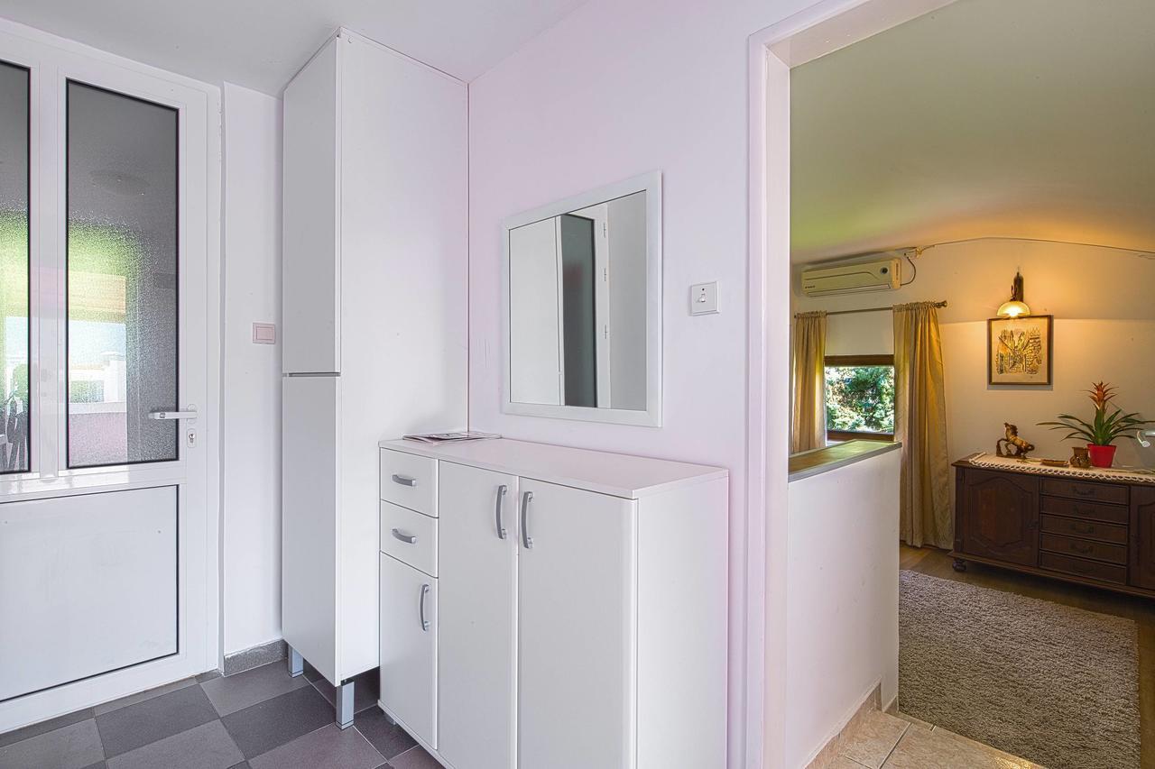 Astor Apartment *